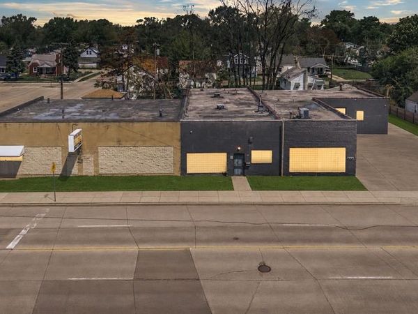 8407 E 9 Mile Road, Warren, MI 48089