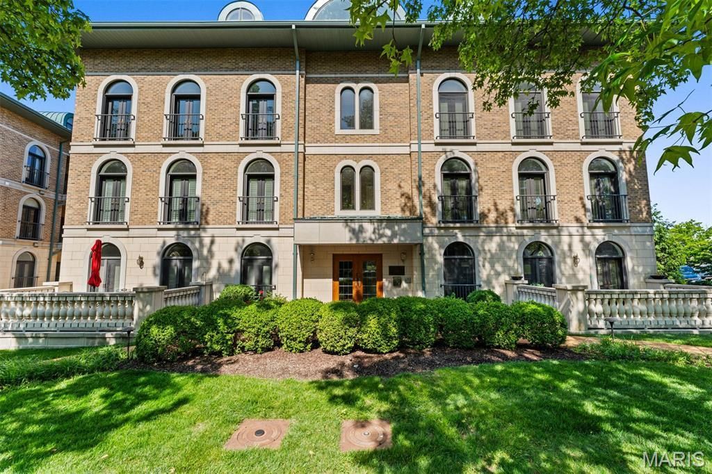 60 Brighton Way, Unit 3S, Clayton, MO 63105 Main Photo