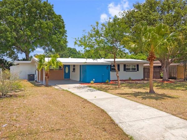 10221 N FLEETWOOD DRIVE , TAMPA, FL 33612