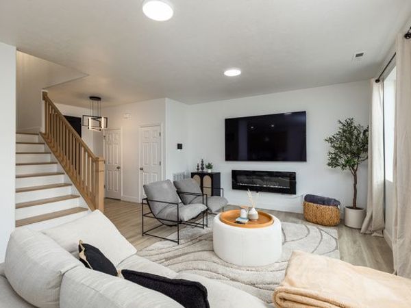 1126 W STONEHAVEN DR, North Salt Lake, UT 84054