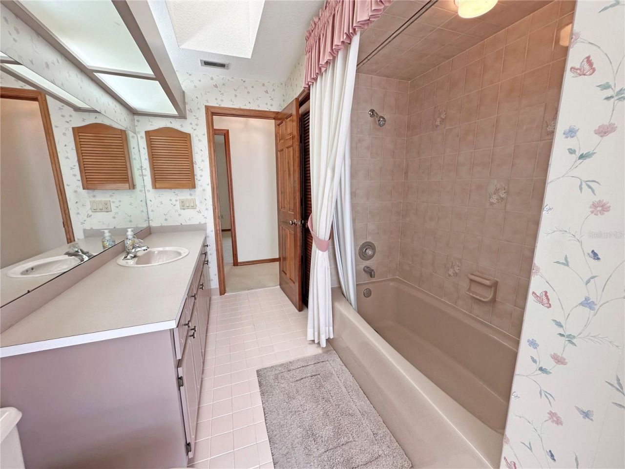 8262 Delaware Drive , Weeki Wachee, FL 34607 Photo