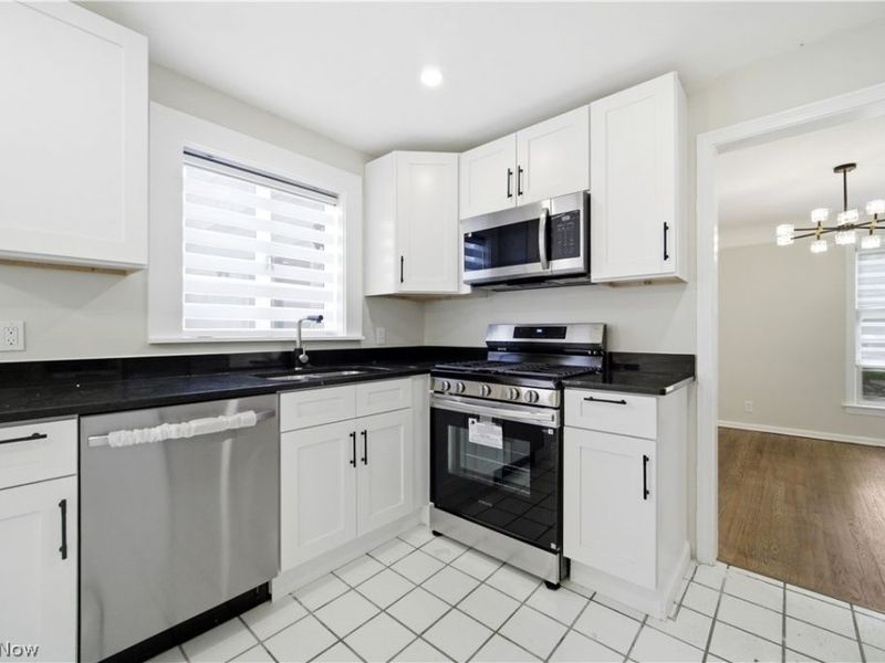 4037 Washington Boulevard, University Heights, OH 44118 Photo 12