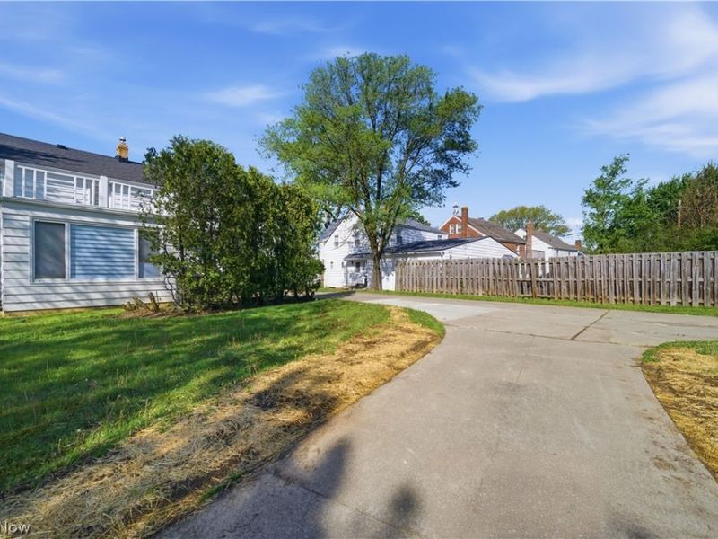 4037 Washington Boulevard, University Heights, OH 44118 Photo 3