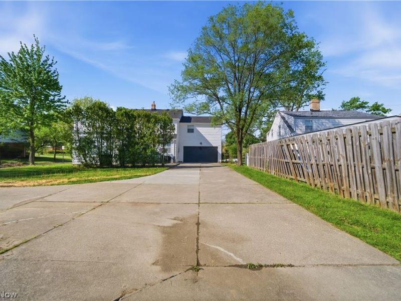 4037 Washington Boulevard, University Heights, OH 44118 Photo 4