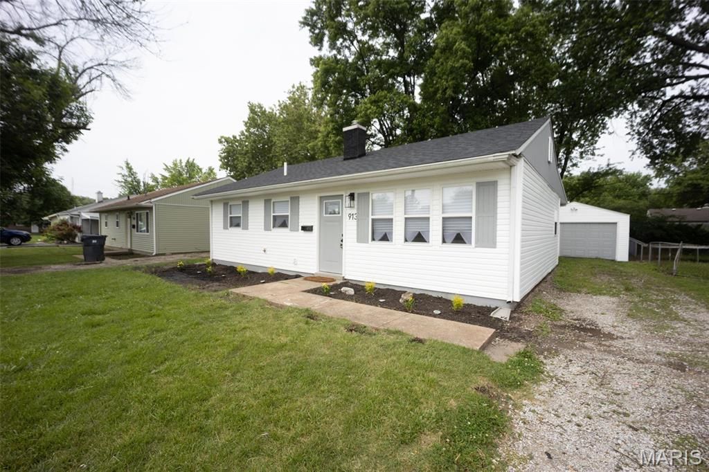 913 Royal Heights Road , Belleville, IL 62226 Main Photo