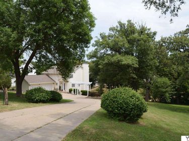 8932 Cass Circle, Plattsmouth, NE 68048