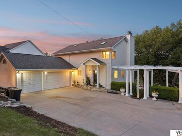 8932 Cass Circle, Plattsmouth, NE 68048