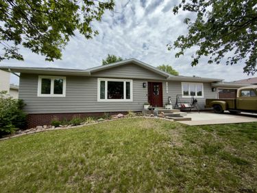 1510 Cherrywood Drive, Crete, NE 68333