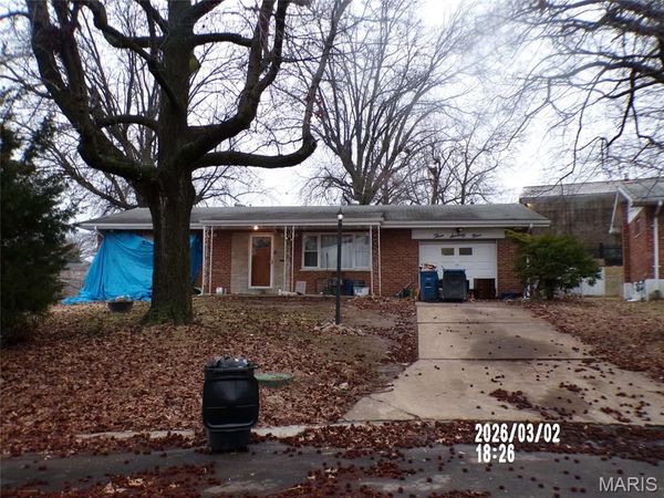 379 PORCHESTER Drive , Unincorporated, MO 63125