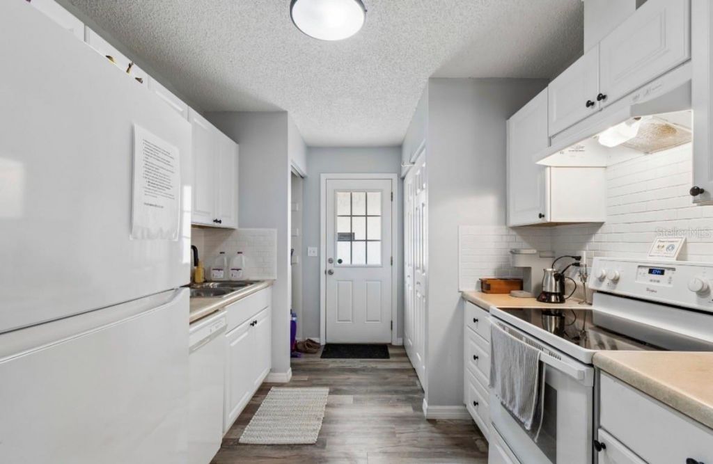 1812 Poinsettia Avenue, Tarpon Springs, FL 34689 Photo