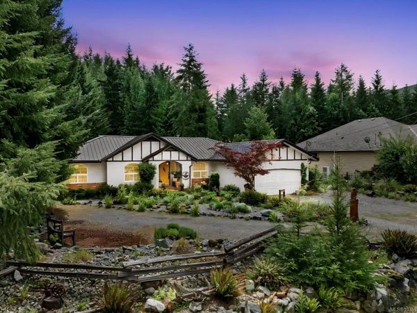 6745 Wall St, Honeymoon Bay, BC V0R 1Y0
