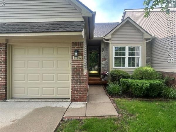 41835 Primrose Drive, Novi, MI 48377