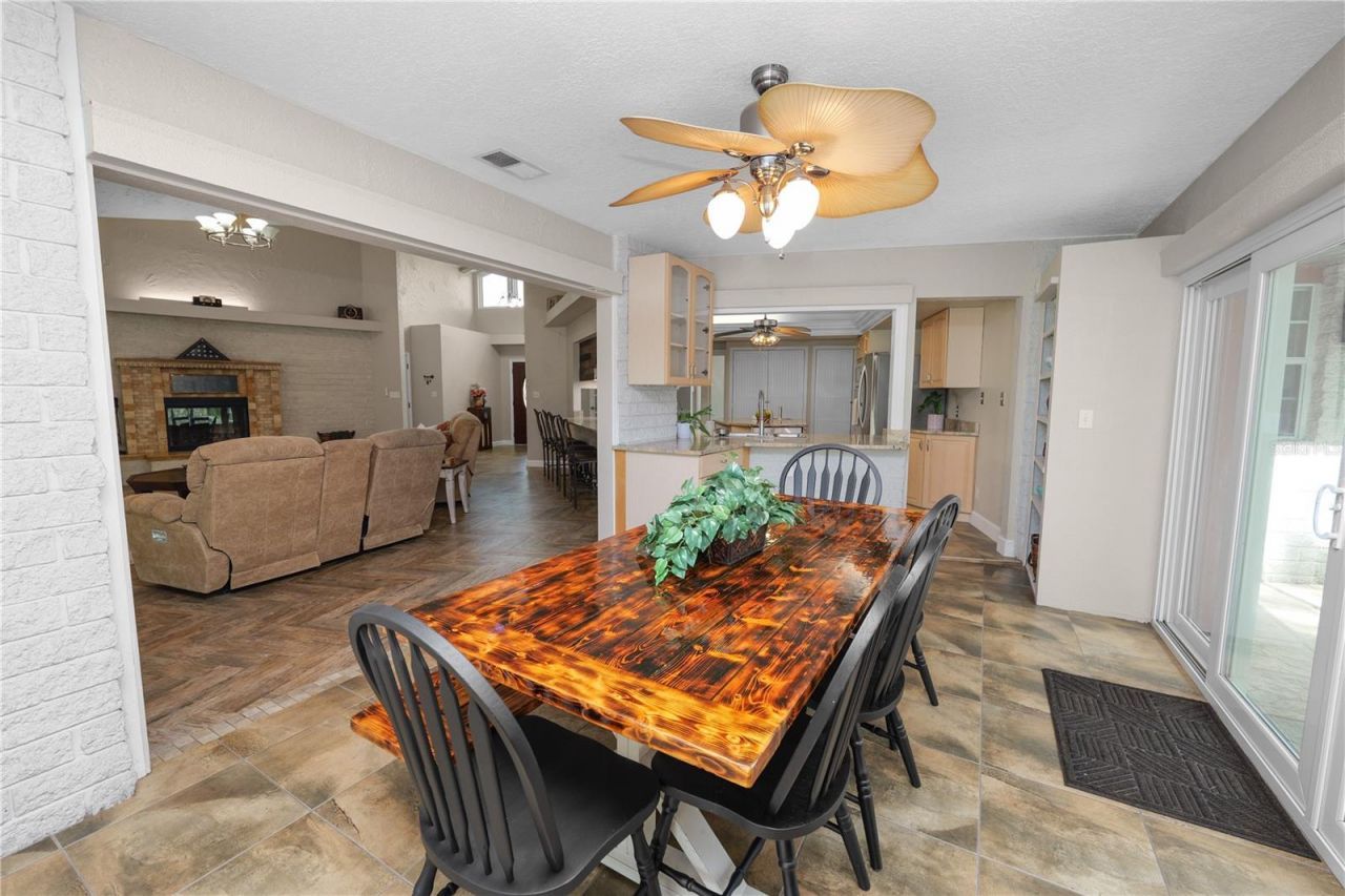 6230 Forestwood Drive W, Lakeland, FL 33811 Photo