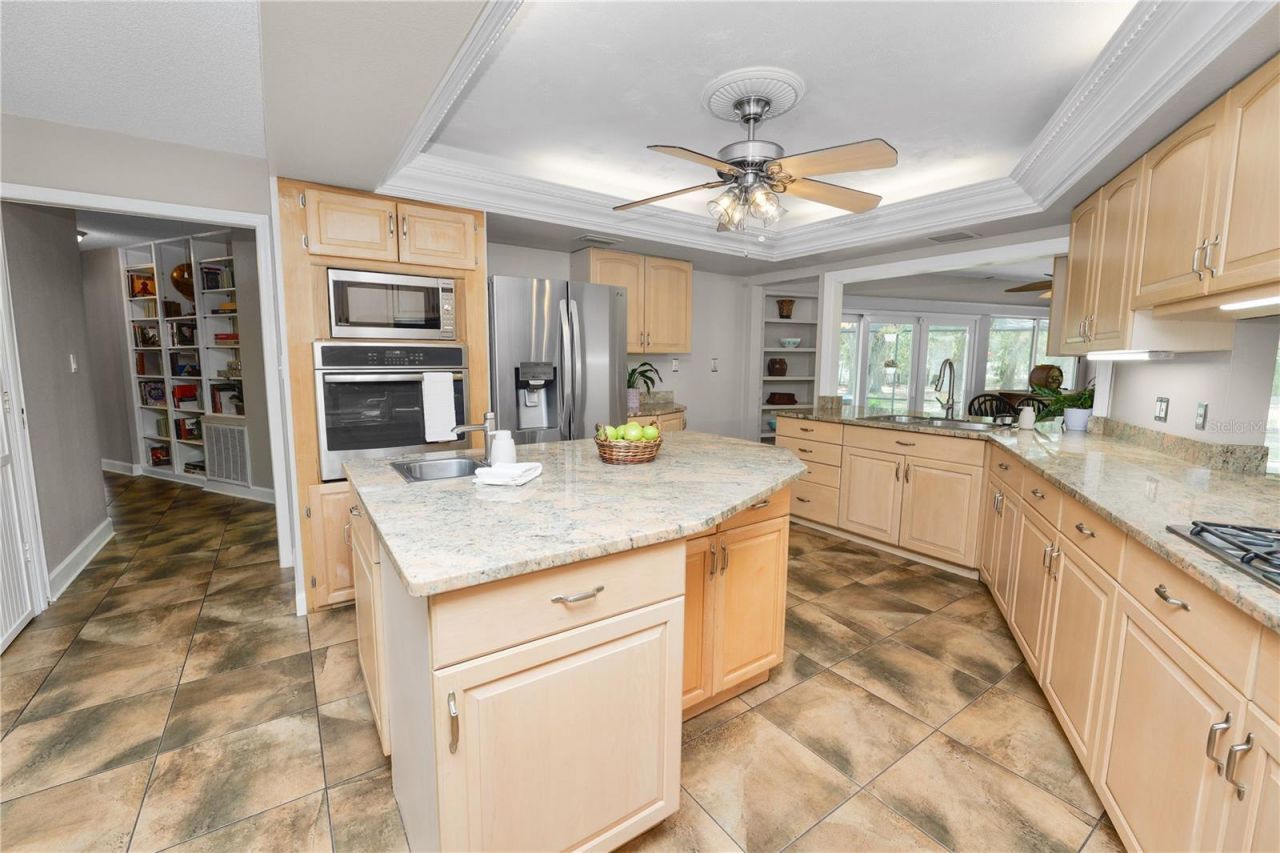 6230 Forestwood Drive W, Lakeland, FL 33811 Photo