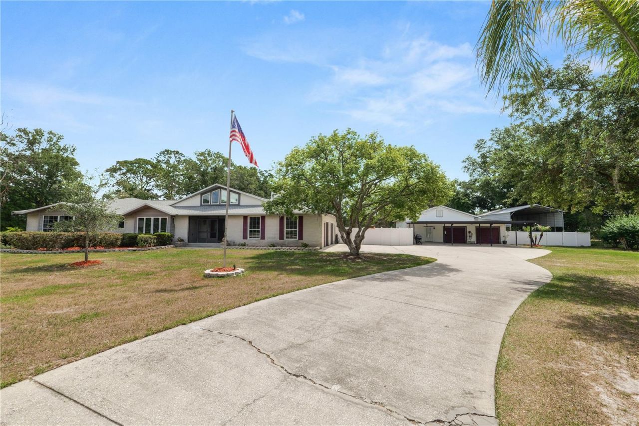 6230 Forestwood Drive W, Lakeland, FL 33811 Photo
