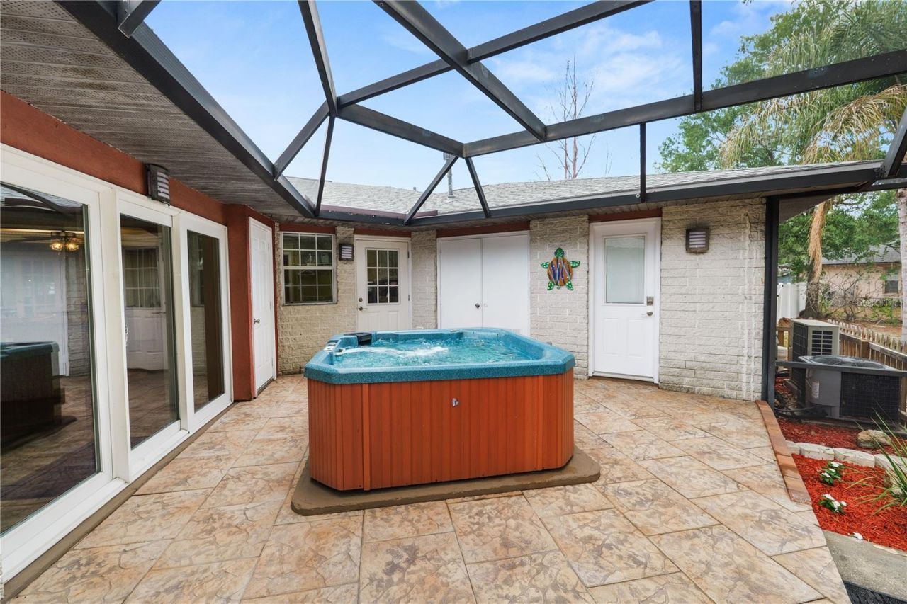 6230 Forestwood Drive W, Lakeland, FL 33811 Photo