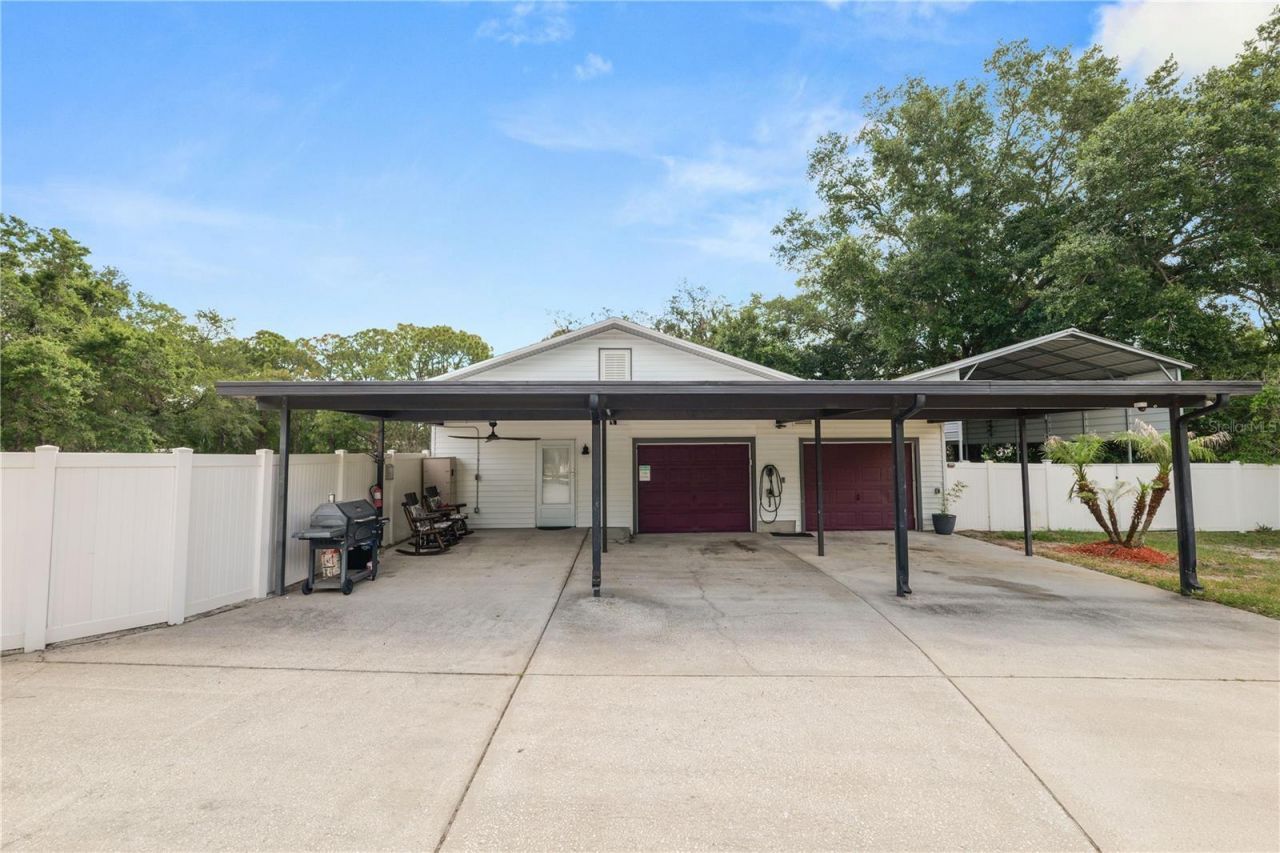 6230 Forestwood Drive W, Lakeland, FL 33811 Photo