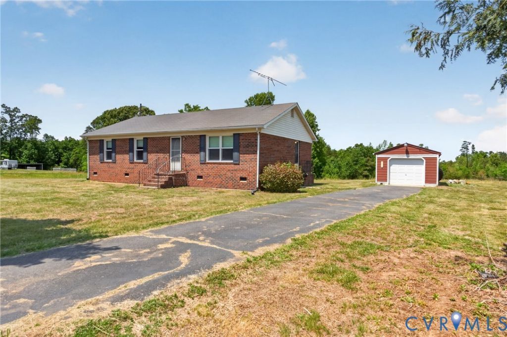 7530 S Genito Road, Jetersville, VA 23083 Main Photo