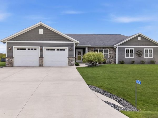 6735 Lone Oak DRIVE, Sheboygan, WI 53081