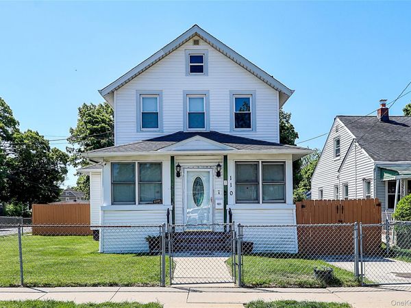 110 E Roosevelt Avenue, Roosevelt, NY 11575