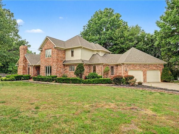 1801 El Contento Circle , Bentonville, AR 72712