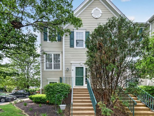1105 Village Center Parkway , Unit 8, Aurora, IL 60506
