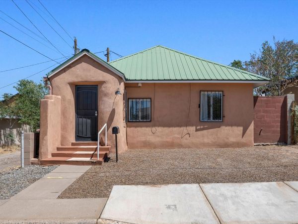 711 Lewis Avenue SE, Albuquerque, NM 87102