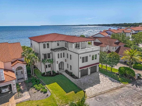 28 Baybridge Dr, Gulf Breeze, FL 32561