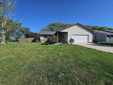 120 Crooked Creek Circle , Clay Center, NE 68933