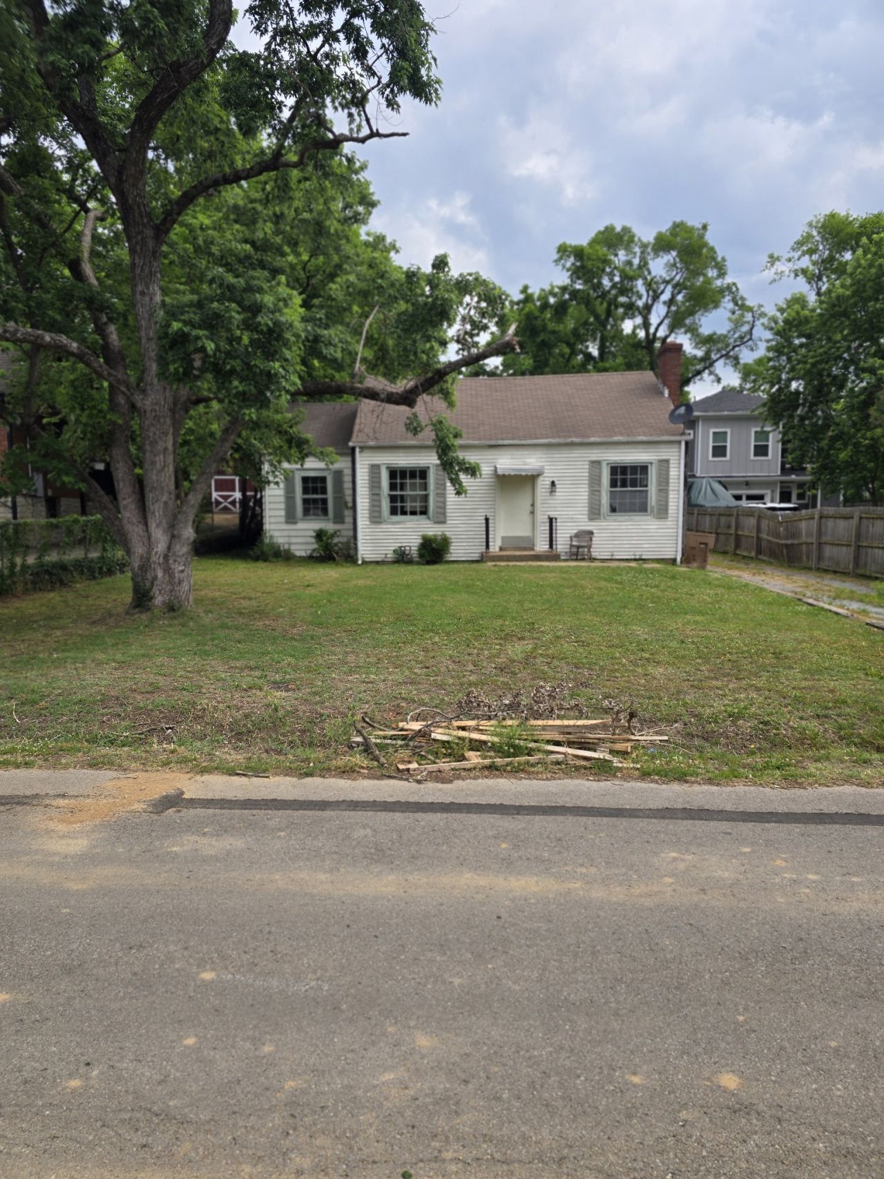 911 Carolyn Ave, Nashville, TN 37216 Main Photo