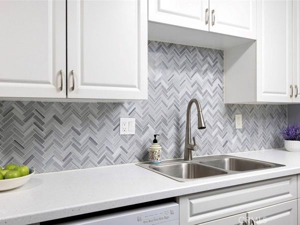 1000 W MacArthur Boulevard, Unit 11, Santa Ana, CA 92707