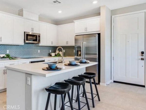 2837 E Amberley Privado, Ontario, CA 91762