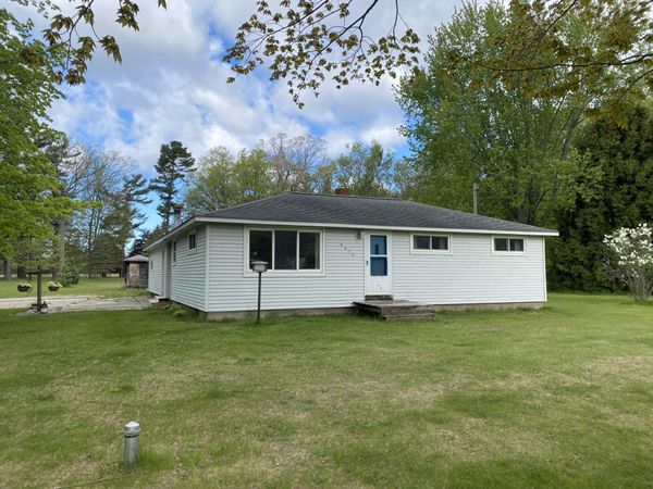 8615 Indian Bay Road, Montague, MI 49437