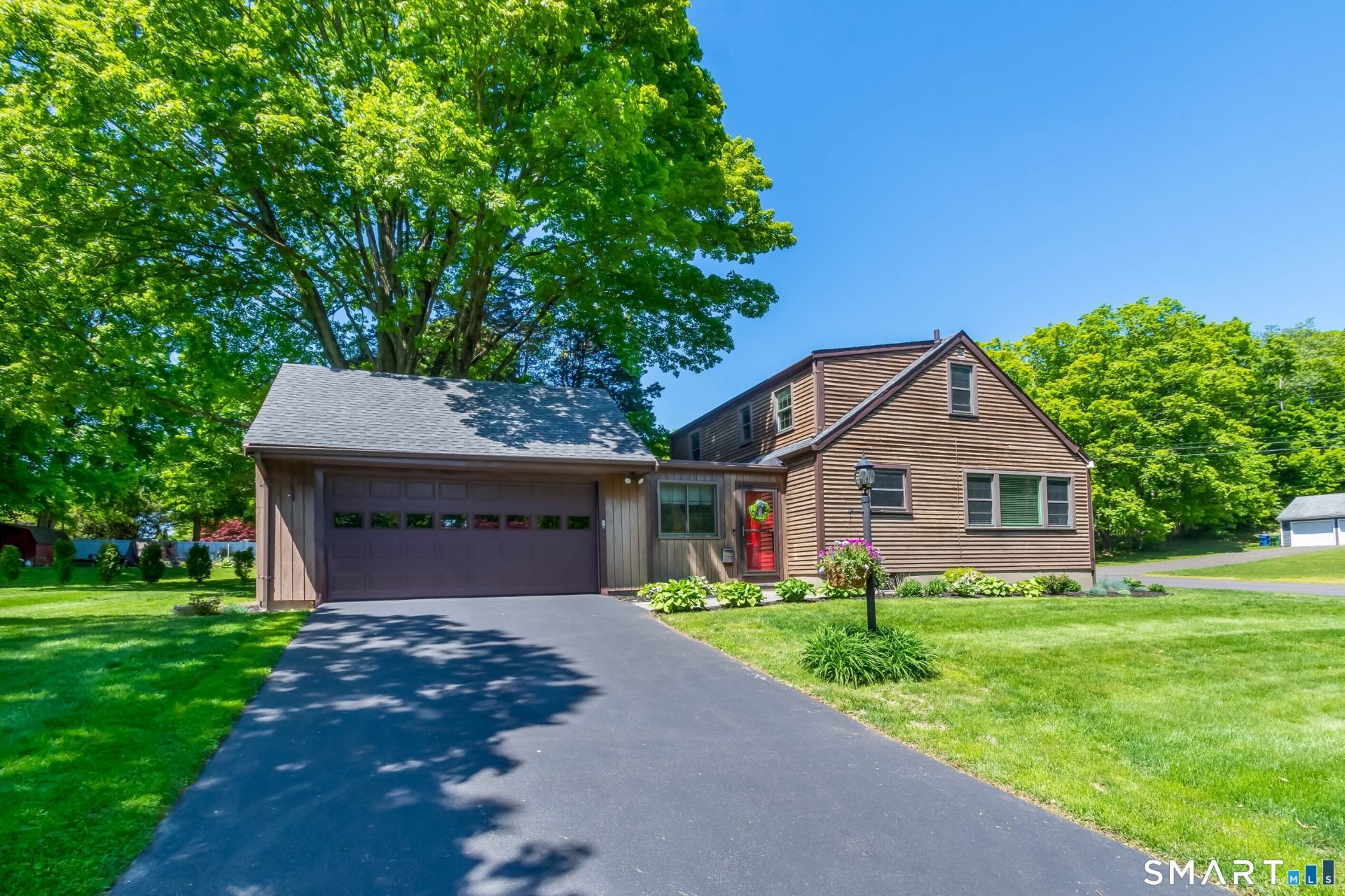 22 Elizabeth, Trumbull, CT 06611 Main Photo