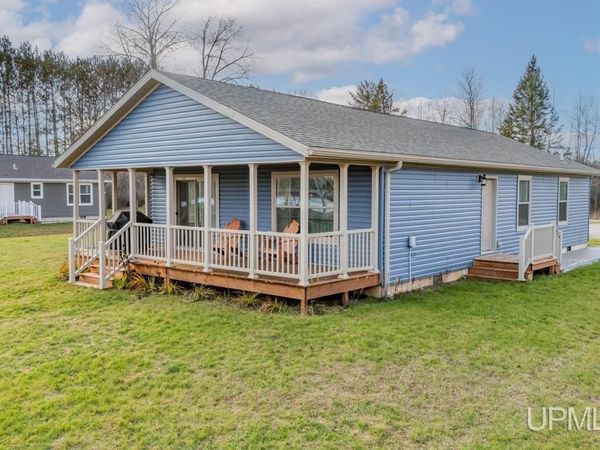 8168 N.3 Lane, Escanaba Twp, MI 49837