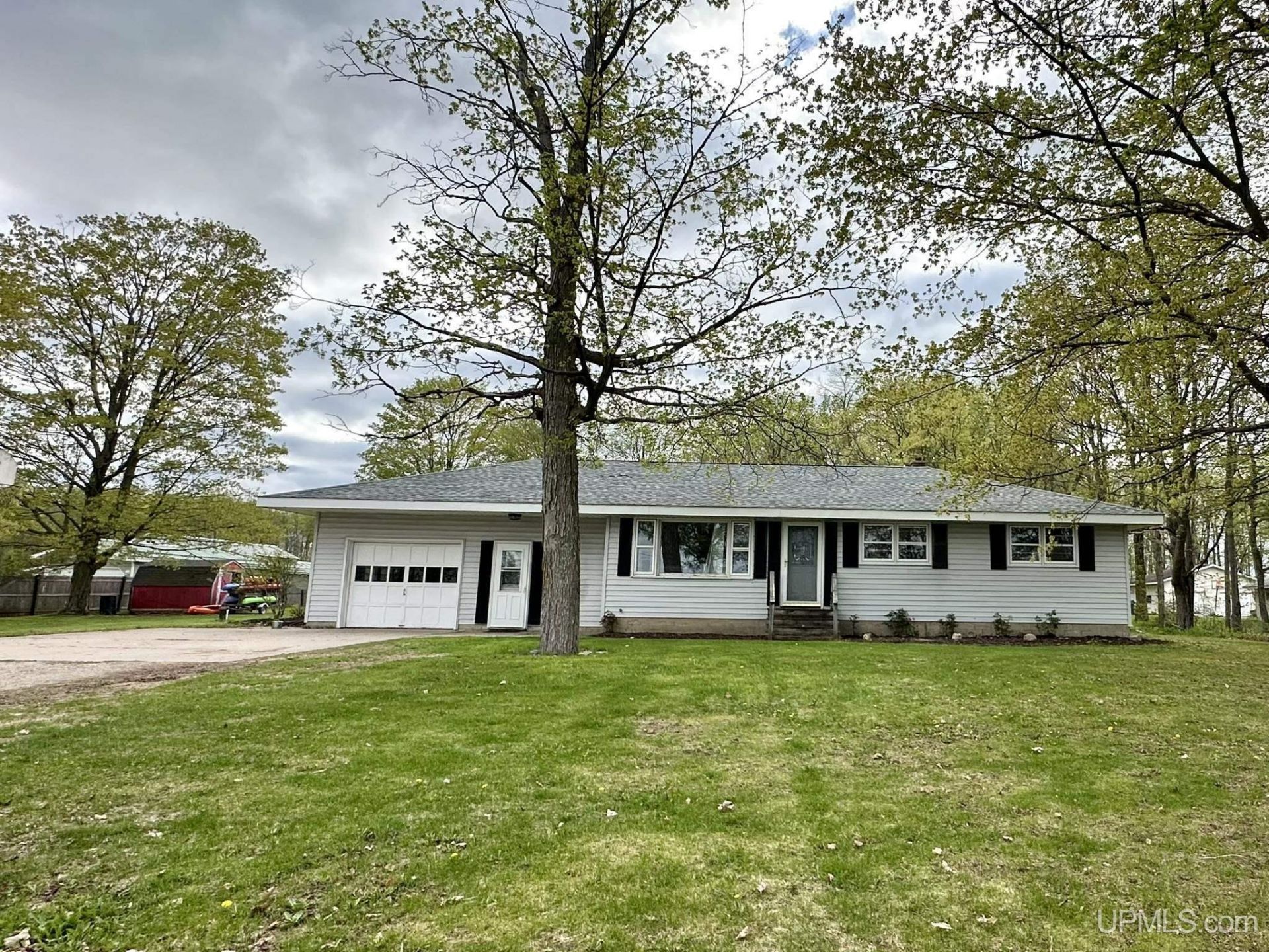 7885 County 426 M.5 Road, Escanaba Twp, MI 49837 Main Photo