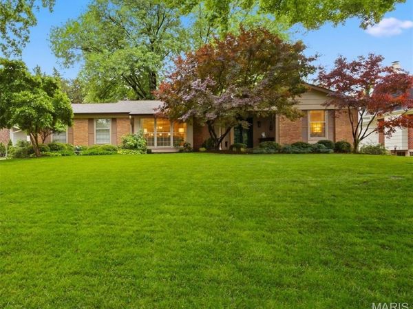 12632 Villa Hill Lane , Creve Coeur, MO 63141