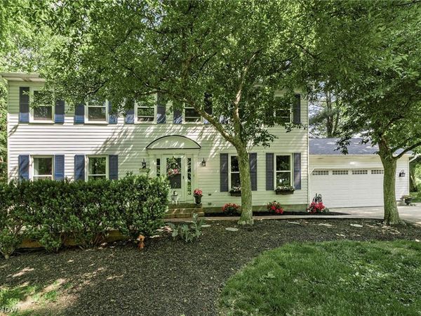 8290 Pine Creek Court , Chagrin Falls, OH 44023