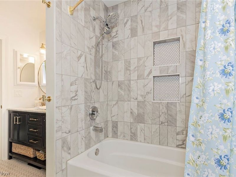 8290 Pine Creek Court, Chagrin Falls, OH 44023 Photo 27