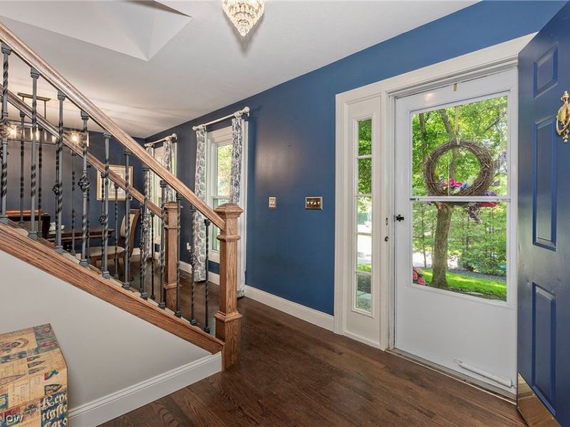 8290 Pine Creek Court, Chagrin Falls, OH 44023 Photo 5
