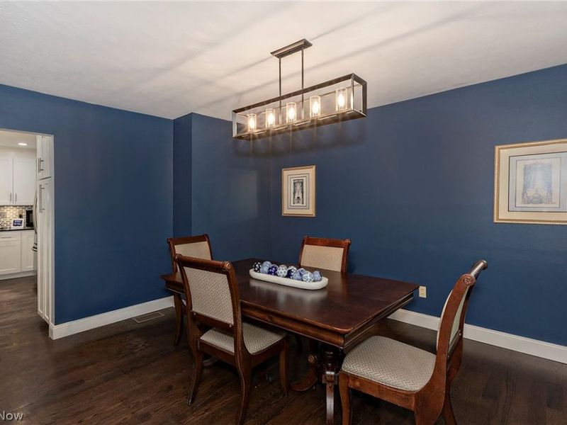 8290 Pine Creek Court, Chagrin Falls, OH 44023 Photo 6