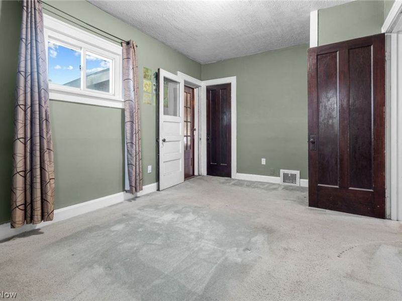 10326 Thrush Avenue, Cleveland, OH 44111 Photo 14