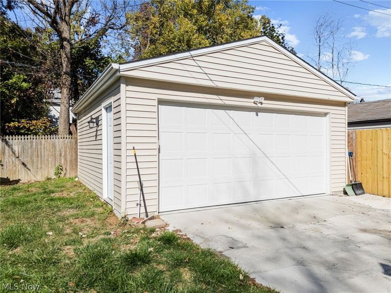 10326 Thrush Avenue, Cleveland, OH 44111 Photo 22