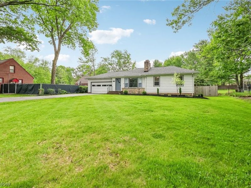 1818 E Wallings Road , Broadview Heights, OH 44147 Photo 2