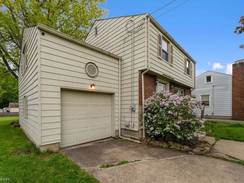 6721 Paxton Road, Youngstown, OH 44512 Photo 2