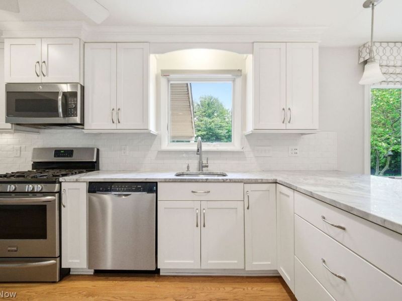 5334 Sunset Oval , North Olmsted, OH 44070 Photo 13
