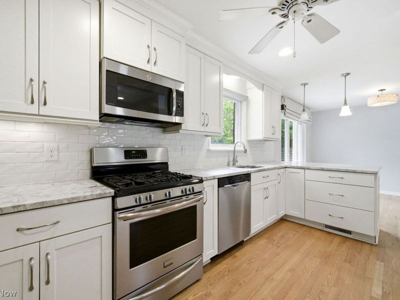 5334 Sunset Oval , North Olmsted, OH 44070 Photo 14