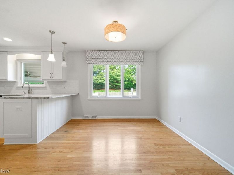 5334 Sunset Oval , North Olmsted, OH 44070 Photo 16