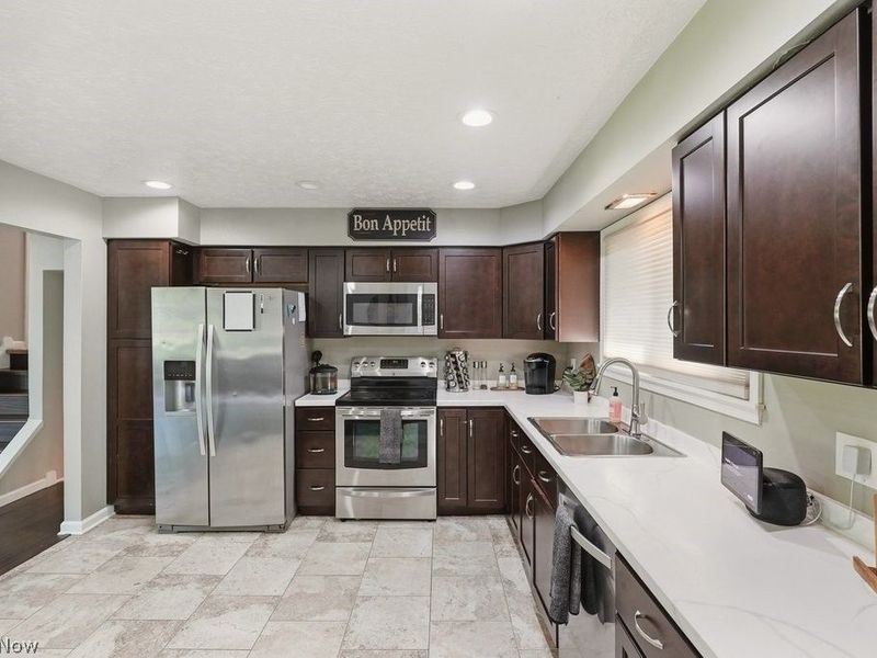 16878 Lanier Avenue , Strongsville, OH 44136 Photo 28