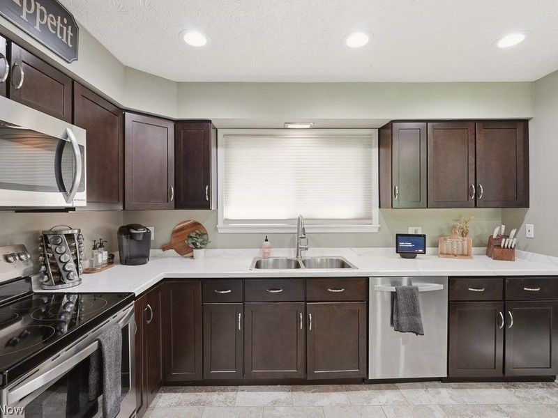 16878 Lanier Avenue , Strongsville, OH 44136 Photo 31